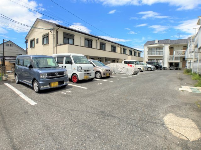ハウスJJの駐車場