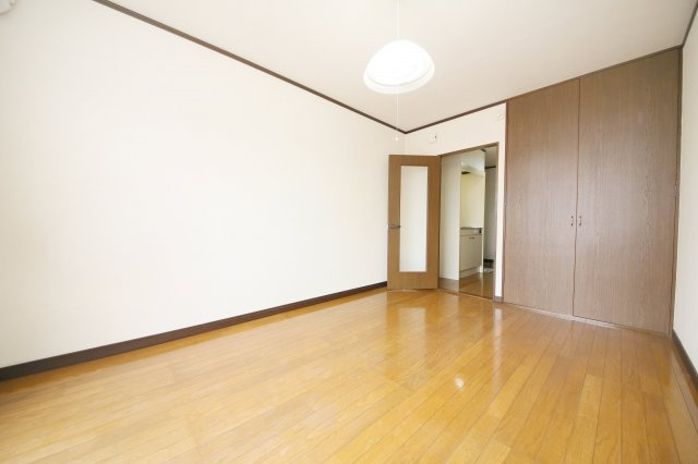 サンウォーム駅西の洋室