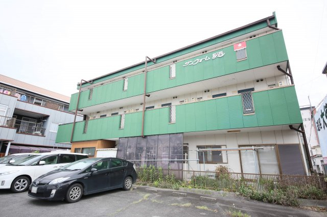 サンウォーム駅西の駐車場