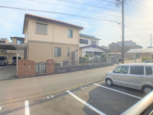 Gracious S-placeの駐車場