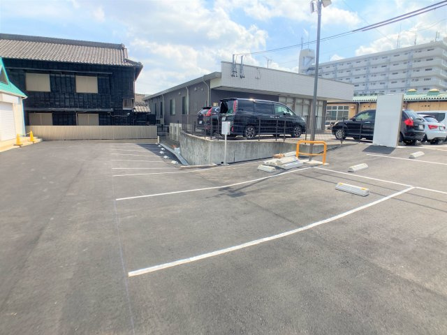 ピボット池下NORTH2の駐車場