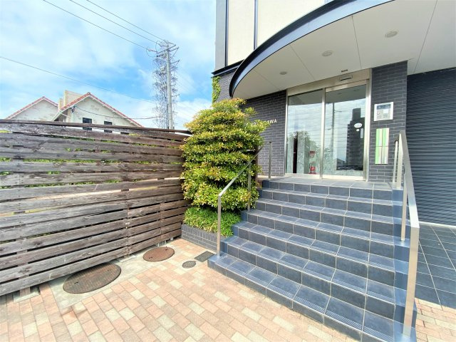 ピボット緒川ビル店舗　のエントランス