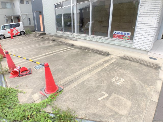 ファンファン長草店舗の駐車場