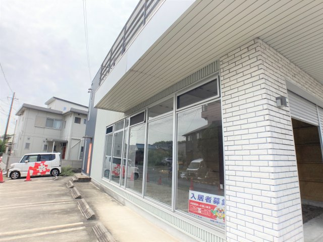 ファンファン長草店舗のエントランス