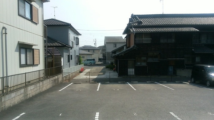 エクセレンスフジエの駐車場