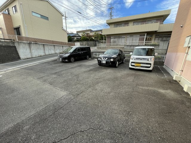 ジュネス茶屋の駐車場
