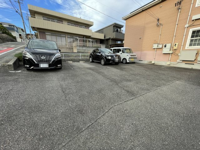 ジュネス茶屋の駐車場