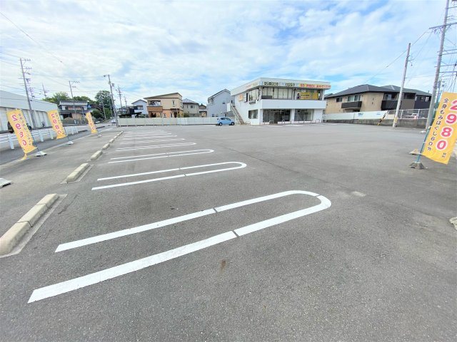 ピボット東浦森岡店舗の駐車場