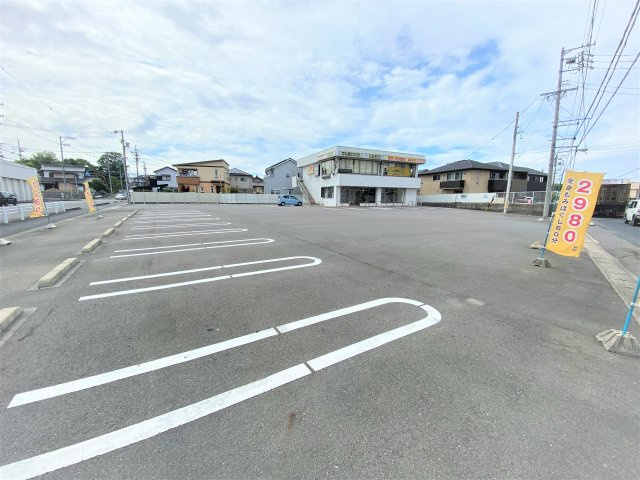 ピボット東浦森岡店舗の駐車場