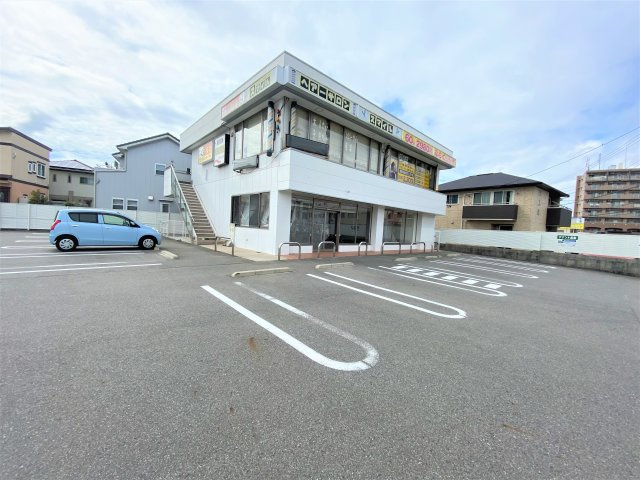 ピボット東浦森岡店舗の駐車場