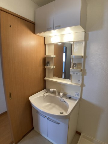 グランシャリオの独立洗面台|別部屋同一間取りのお写真となります