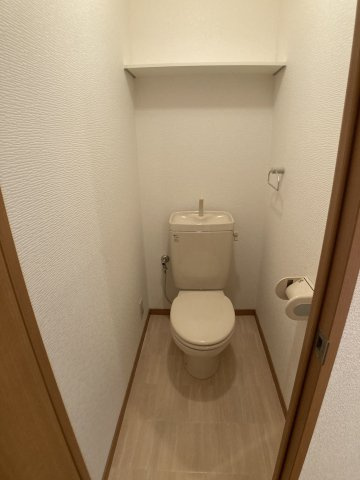 グランシャリオのトイレ|別部屋同一間取りのお写真となります