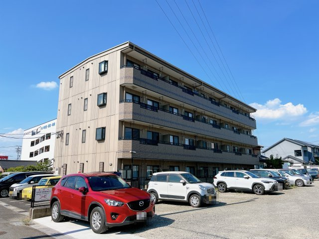 グランシャリオの駐車場