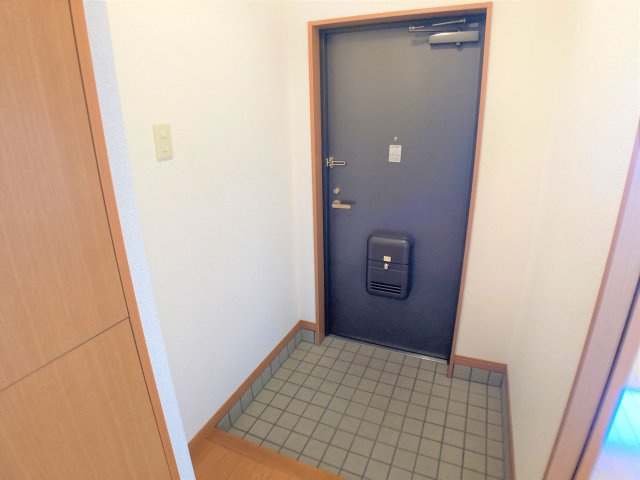グランシャリオの玄関|別部屋同一間取りのお写真となります