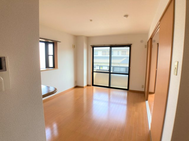 グランシャリオの内装|別部屋同一間取りのお写真となります