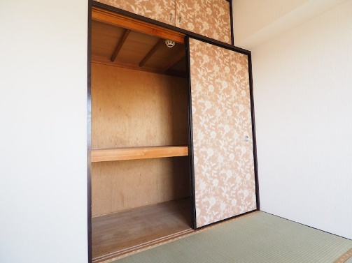 奥行きのある押入れは、たくさん荷物が入ります。