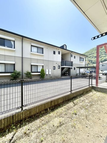 ベクヴェーム春日Bの庭