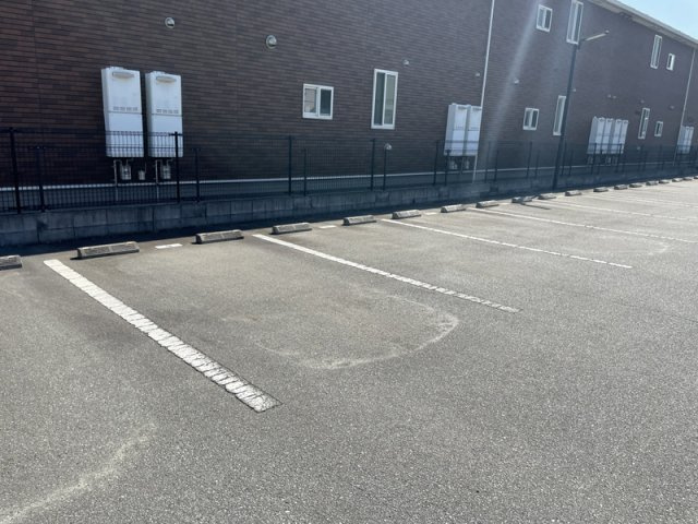 プリンシプル　Ⅱ棟の駐車場