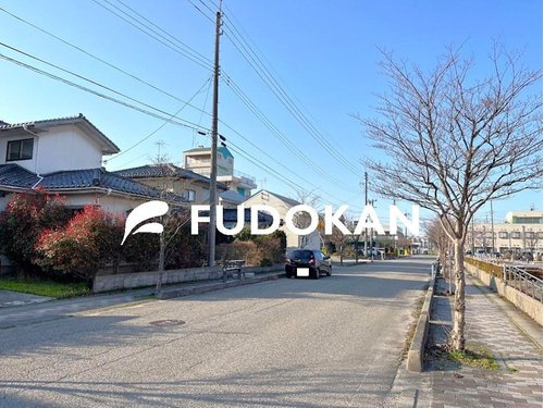 鶴岡市茅原町【中古住宅】の前面道路含む現地写真|前面道路