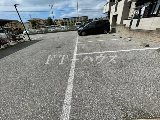 サンガーデン壱番館の駐車場