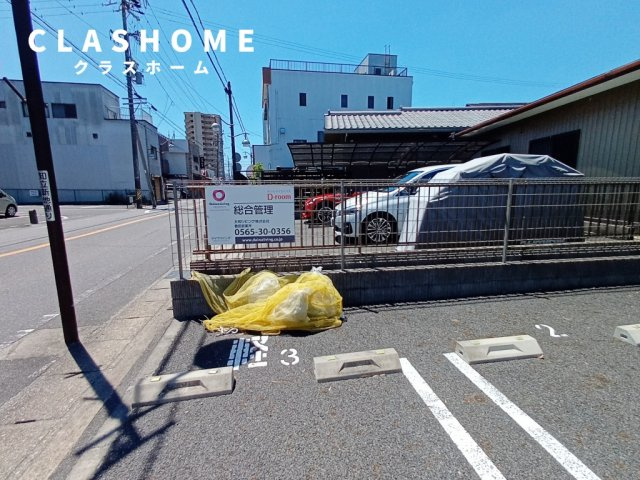 アール・オッツ　　刈谷市近郊の賃貸はクラスホームの駐車場