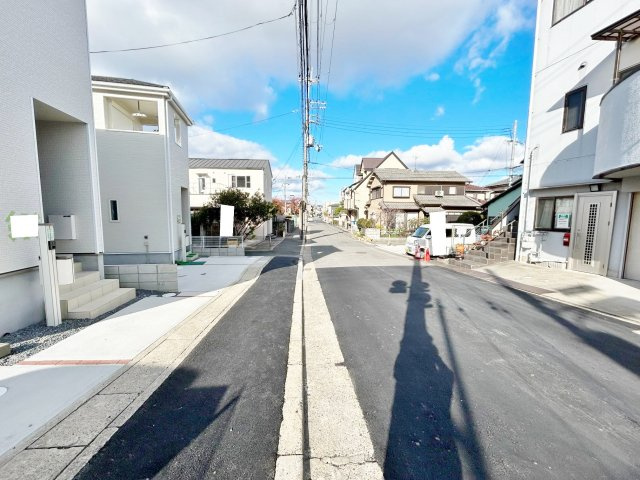 京阪黄檗駅まで徒歩９分＆２沿線利用可能◆限定２区画新築戸建◆クレイドルガーデン宇治市五ケ庄寺界道第１の前面道路含む現地写真|前道