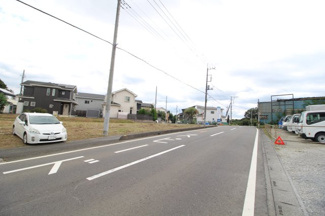 【前面道路含む現地写真】
