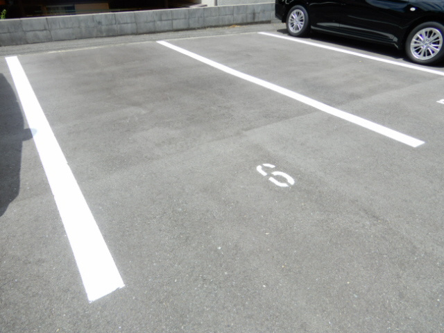 明石市大久保町谷八木のアパートの駐車場