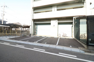 【駐車場】
