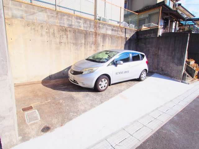 広島市安芸区上瀬野町の一戸建ての駐車場