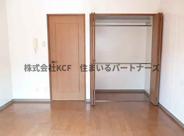 コーポ楓のエントランス|収納のためのスペースです