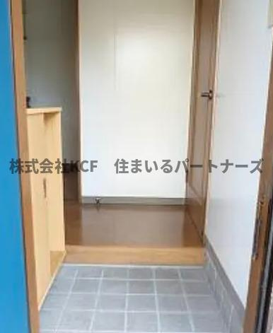 コーポ楓の玄関|収納もある玄関です