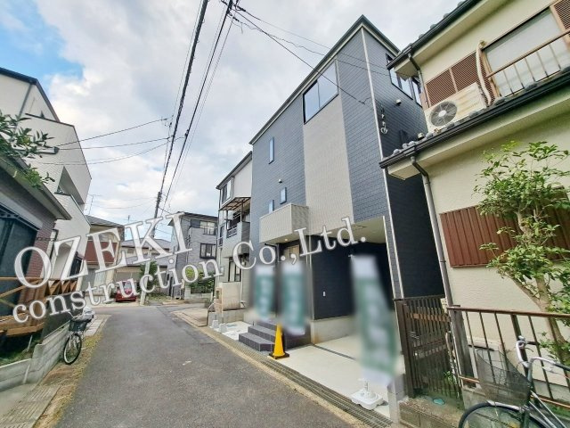 越谷市下間久里新築戸建ての前面道路含む現地写真