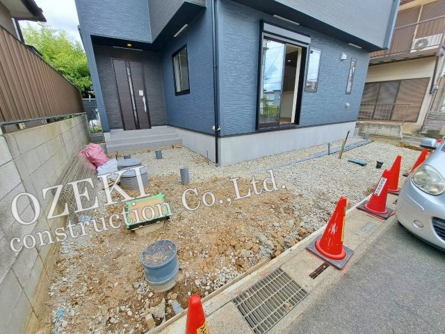 越谷市南荻島新築戸建て　6項目の最大等級-GRAFAREグラファーレ-の駐車場