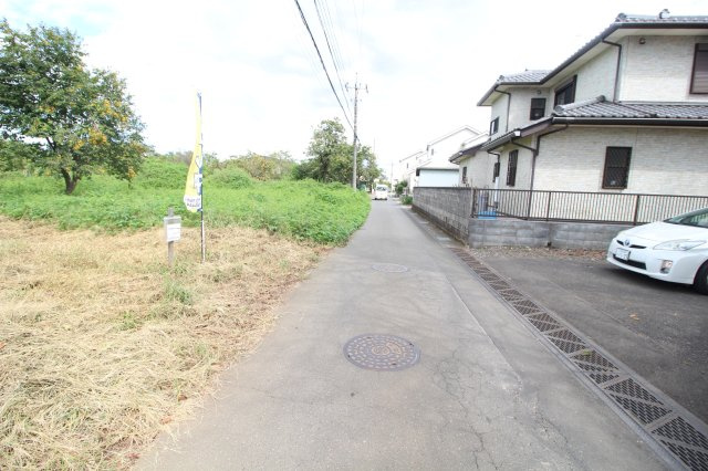 川越市笠幡　建築条件なし売地　JR川越線『笠幡駅』徒歩13分　【霞ヶ関西小学区】の前面道路含む現地写真