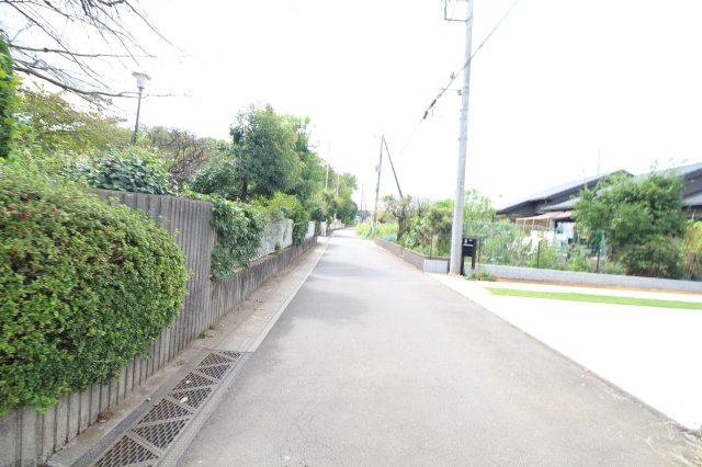 川越市笠幡　建築条件なし売地　JR川越線『笠幡駅』徒歩13分　【霞ヶ関西小学区】の前面道路含む現地写真