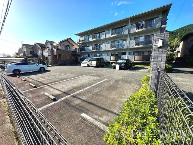 プリマベールの駐車場