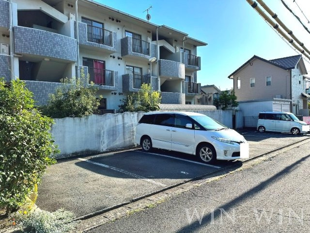 プリマベールの駐車場