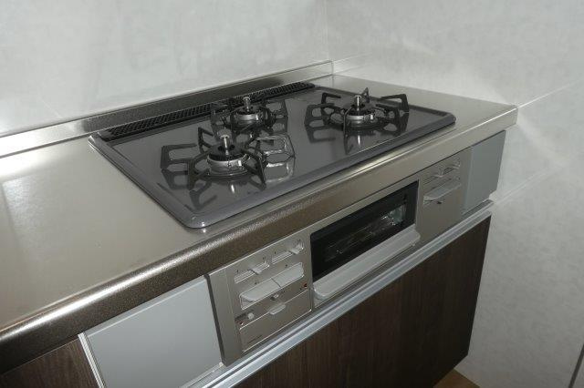 ハイツタンポポBのキッチン|３口ガスコンロ