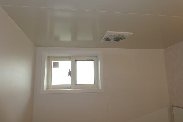 オリーブの浴室|浴室窓・換気扇