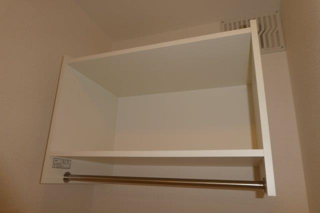 オリーブの洗面所|洗濯機上棚