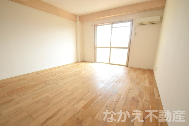 【居間・リビング】 | こちらの居間で趣味の時間をお楽しみください