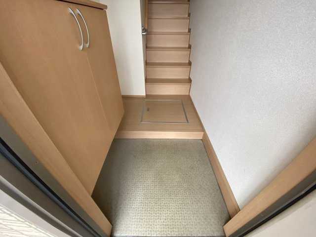 オークス中島の玄関