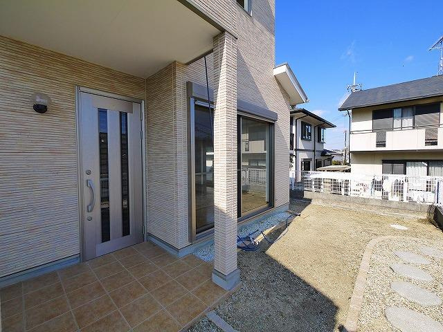 あやめ池英和一戸建のエントランス