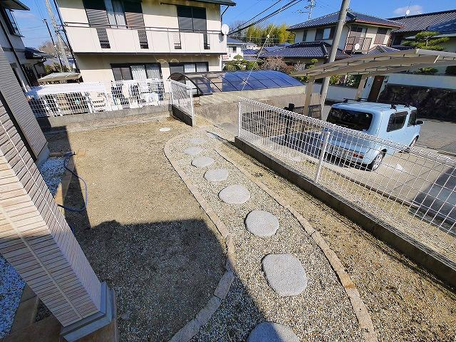 あやめ池英和一戸建のエントランス