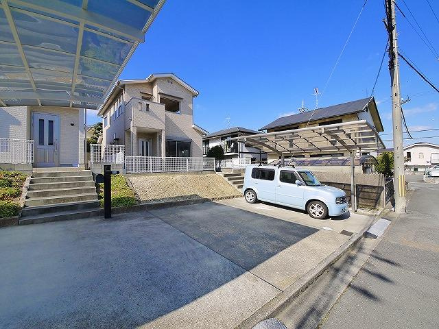 あやめ池英和一戸建の駐車場|駐車場があるので、車を買う予定の方も安心です