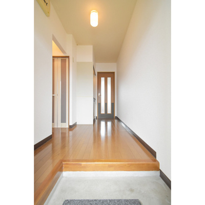 【玄関】 | サンロードスI | 明るい玄関です