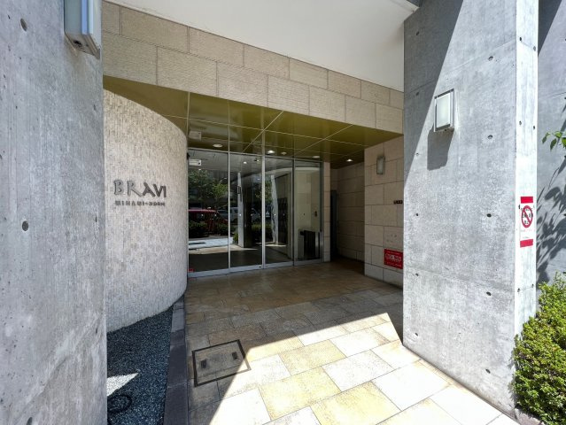 BRAVI南堀江のエントランス