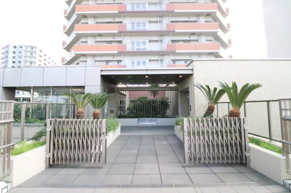  | 【エントランス外観】エントランスは1階と3階にございます！こちらは3階の外観です！