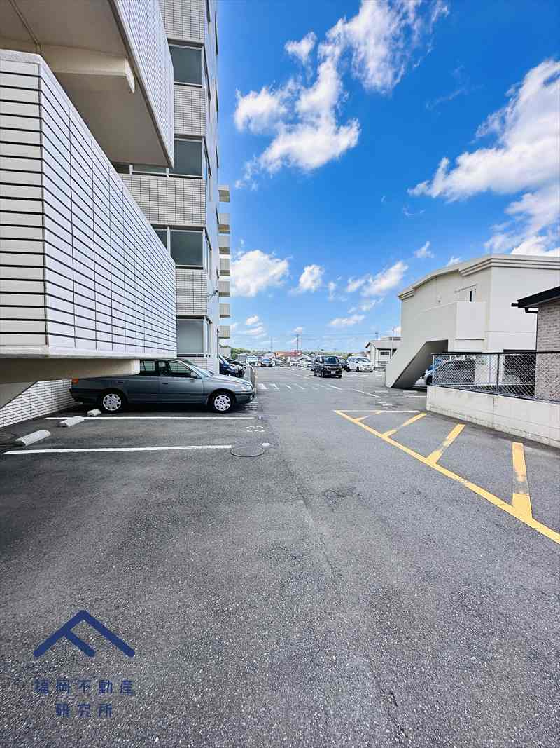 東峰マンション古賀の駐車場